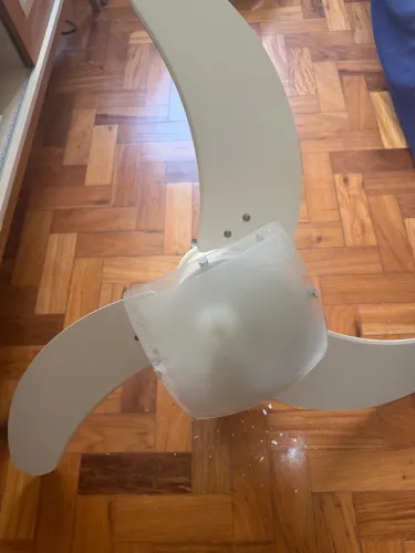 Ventilador de teto com abajur
