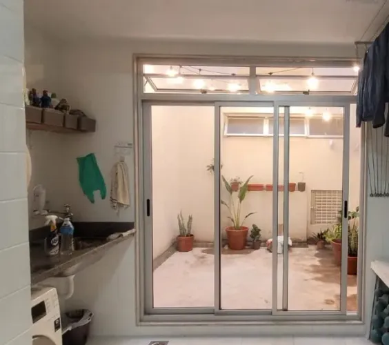 Porta de Correr de Vidro com Esquadria em Alumínio - 3 folhas