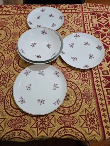 CONJUNTO 5 pçs PORCELANA 3 PRATOS RASOS E 2 RECIPIENTES FUNDO