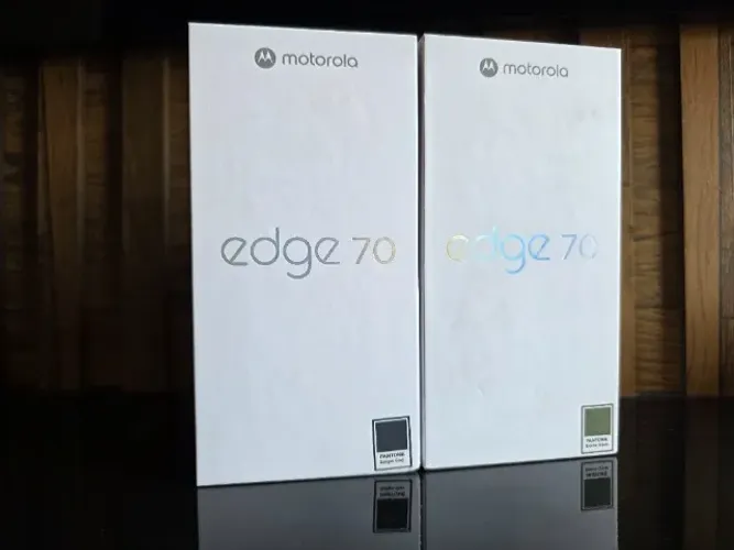  Smartphone Motorola Edge 70 5G - 256GB - Gadget Gray ou Bronze Green