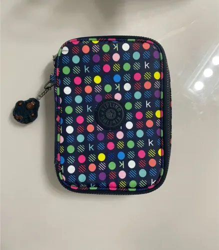 Estojo Kipling, usado.