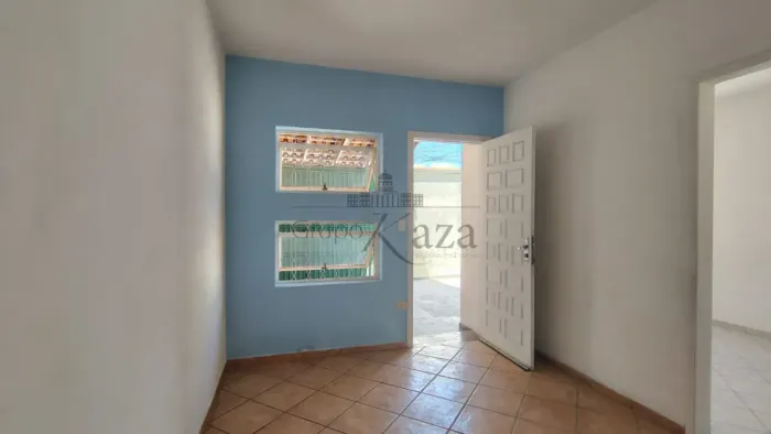 Oportunidade - Casa - Jardim Santa Maria - Jacareí - 2 Dormitórios - 150m².