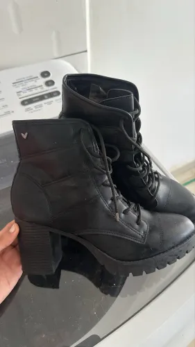 Bota coturno de salto