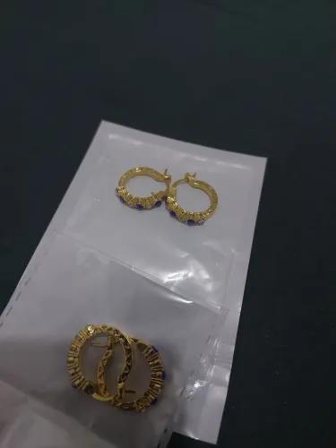 Brinco argola banhado a ouro 18K com zircônia