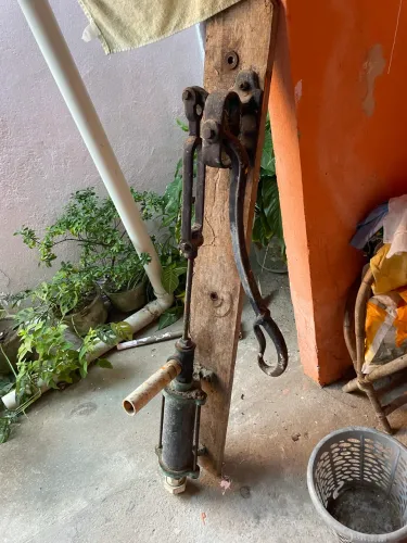 Bomba d'Água Manual Antiga / Rosca de Poço - Valor Simbólico