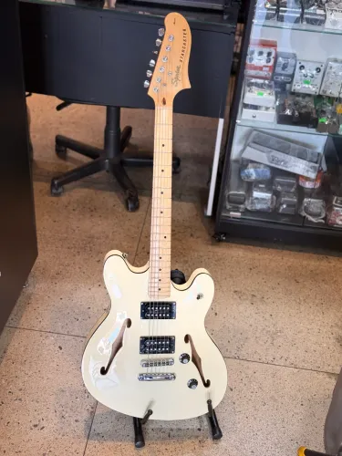 Guitarra Starcaster Squier by Fender