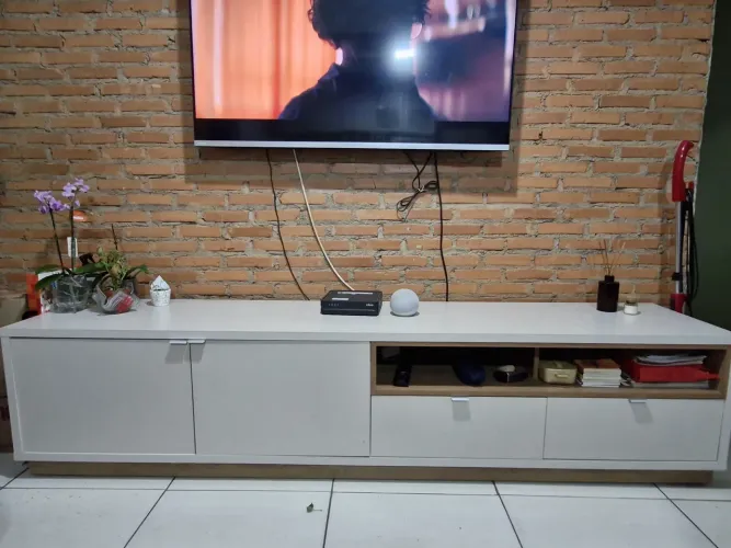 Bancada Rack Tv até 75 Polegadas 2 Portas New Renda Caemmun Bege