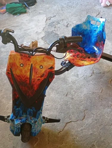 Triciclo elétrico / Retirar peças 