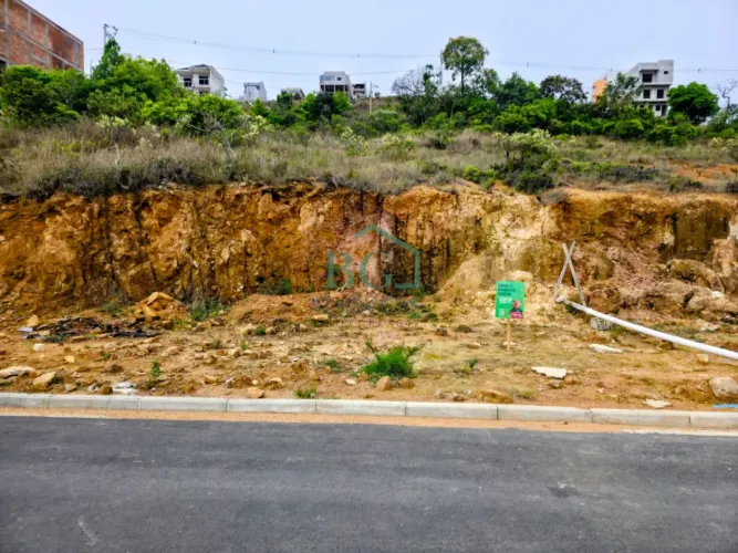 69893 - Jardim Bandeirantes - Terreno de 250m² á venda em bairro residencial em Poços de C