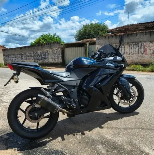 Moto lindíssima 27mil km rodados