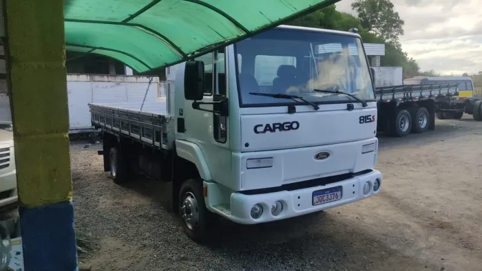Ford Cargo 815 ano 2004 na carroceria!