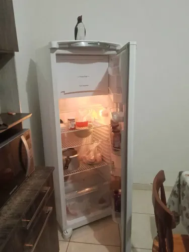 Vendo geladeira usada, bem conservada semi nova Preciso Vender Urgente!!!!