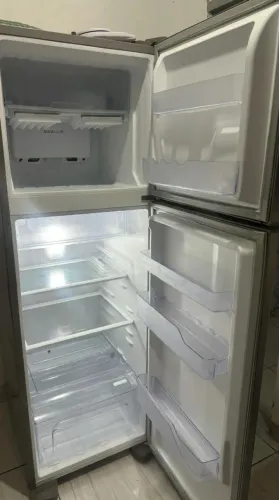 Geladeira Eletrolux 371 litros 2.100 $ aceito cartão