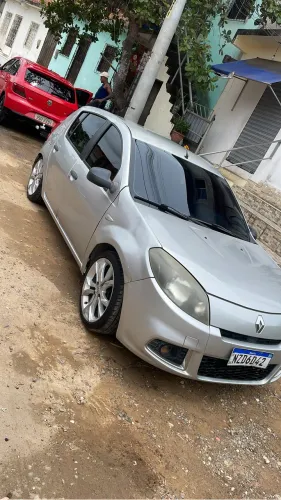 Renault Sandero Authentique Hi-flex 1.0 16V 5P 2012