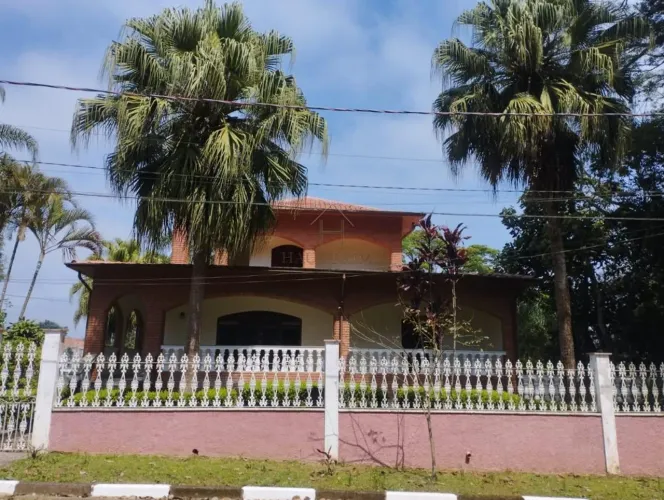 Casa à venda em Embu-Guaçu, Colibris, com 3 suítes, com 382.24 m²