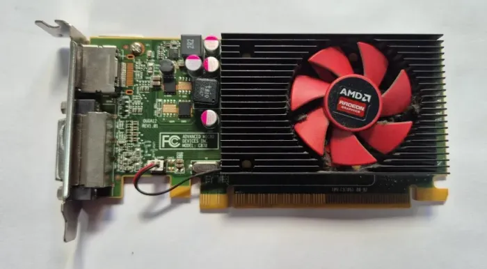 Placa de Vídeo Amd Radeon R5 340X 2GB DDR3 PCI C870 P/N: *0G perfil alto 