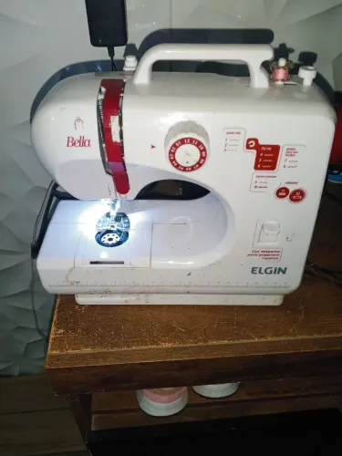 Máquina de costura Elgin Bella precisa de ajustes