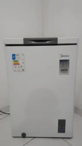 Vende se um freezer de uma porta semi novo