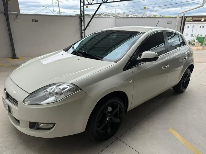 Fiat Bravo Essence 1.8 Flex 16V 5P 2014
