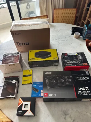 PC Gamer Lacrado - RX 9070XT, Ryzen 7 9800X3D, 32GB DDR5