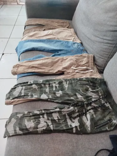 Vendo 5 calças infantil masculina, tamanho 4.