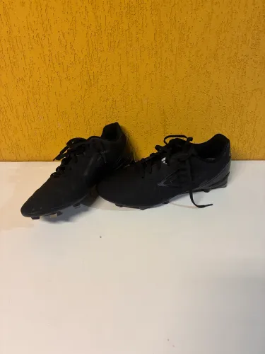 Chuteira de Campo da Umbro 40