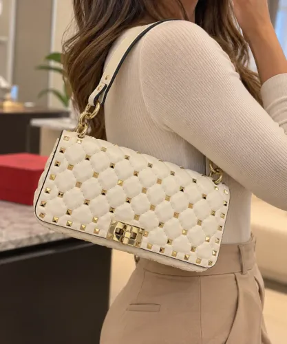 Bolsa Valentino Garavani Rockstud Spike Branca Original em Couro Matelassê