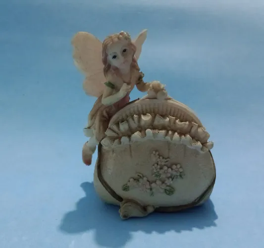 Escultura Fada em Resina 10x8 cm