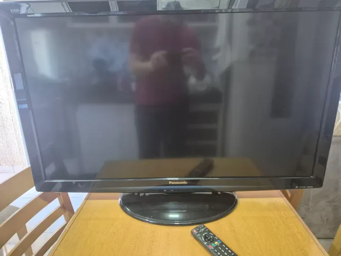 TV Panasonic Viera 42" LCD com controle - funcionando perfeito