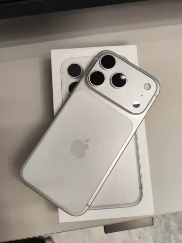 iPhone 17 branco