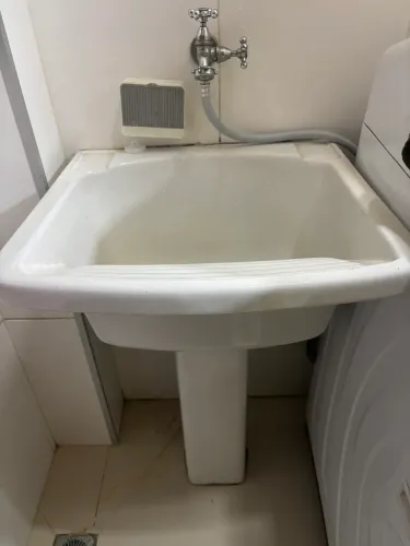 Tanque de louça com coluna 