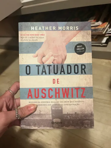 livro O Tatuador de Auschwitz