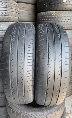 Pneus 205/65/16. R$350,00 os dois. 
