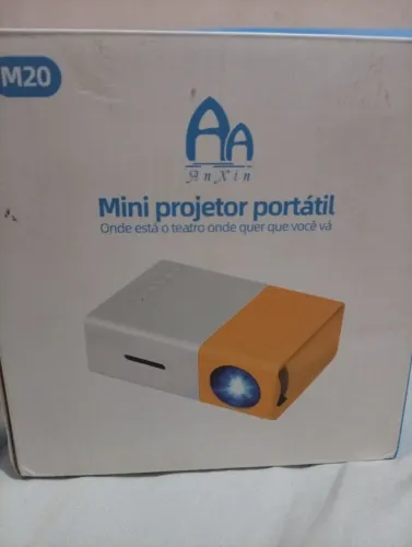 Mini projetor portátil