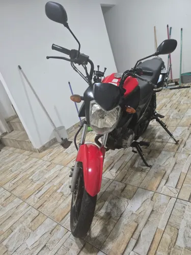 Moto seminova yamaha 2018, bem conservada, unico dono.