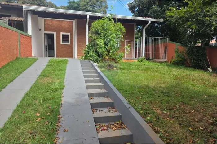 Casa grande com 3 dormitórios e jardim + home office/closet + edícula com sala e suíte no