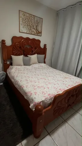 Vendo cama Madeira pura