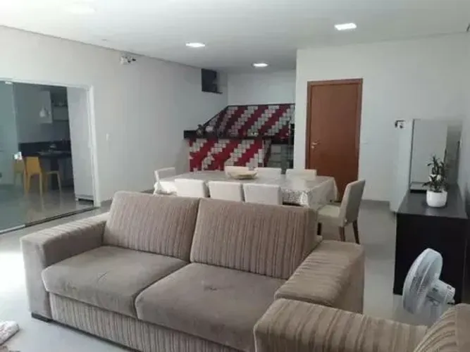 Vendo excelente casa ainda financiada
