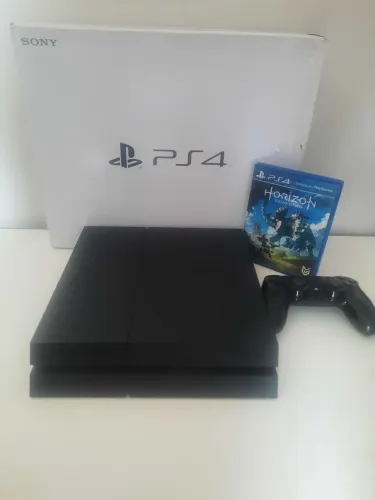 PS4 com jogo - Aceito cartão