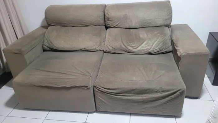 Vendo esse sofá, usado mas com nada quebrado 