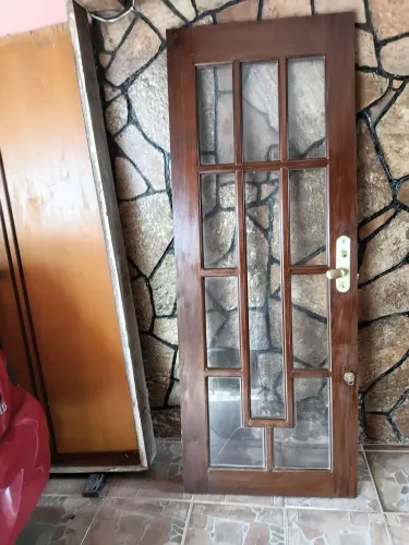 PORTA MADEIRA E VIDRO