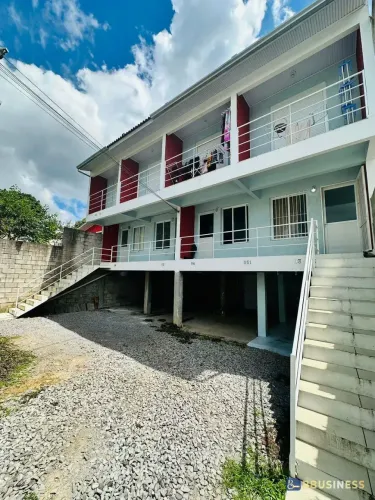 Sobrado à venda com 2 dormitórios, 2 vagas, Santo Antônio, Caxias do Sul, RS