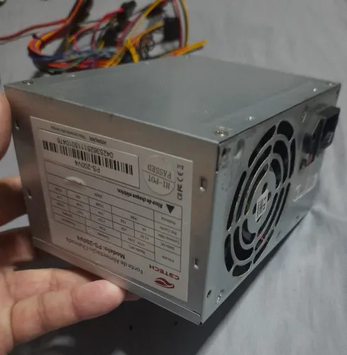 Fontes de 200 watts para PC básico e de escritório.