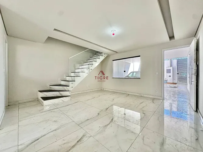 Casa com 3 Quartos à Venda, 162m², Floramar
