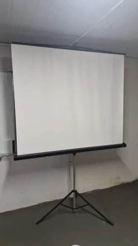 TELA DE PROJETOR COM SUPORTE FIXO