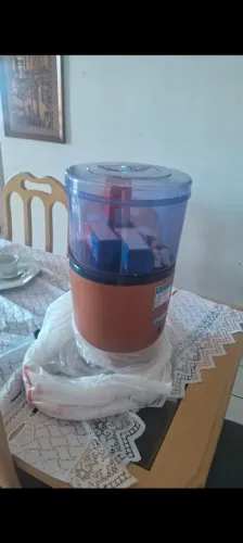 Vendo filtro de água de cerâmica de 9 litros em cima e embaixo  e de 3 velas  filtragem