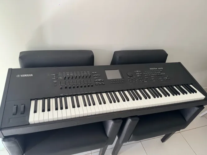 Teclado motif xf8