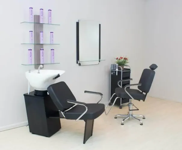 ALUGO CADEIRAS PARA MANICURE E PARA CABELEIREIRO.