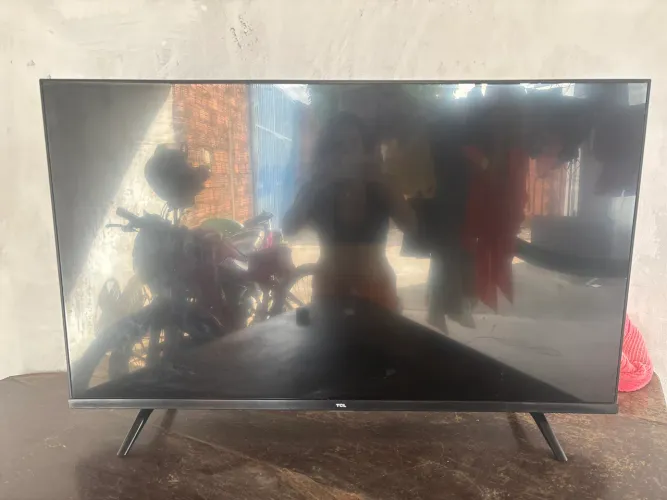 Tv smart TCL Android 43 polegadas com defeito na tela