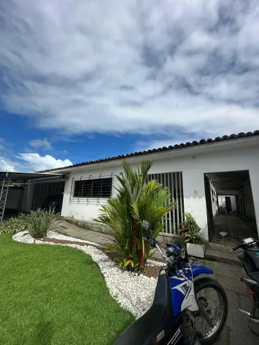 Casa Aconchegante com Piscina no Bongi Completa, Segura e com Energia Solar!